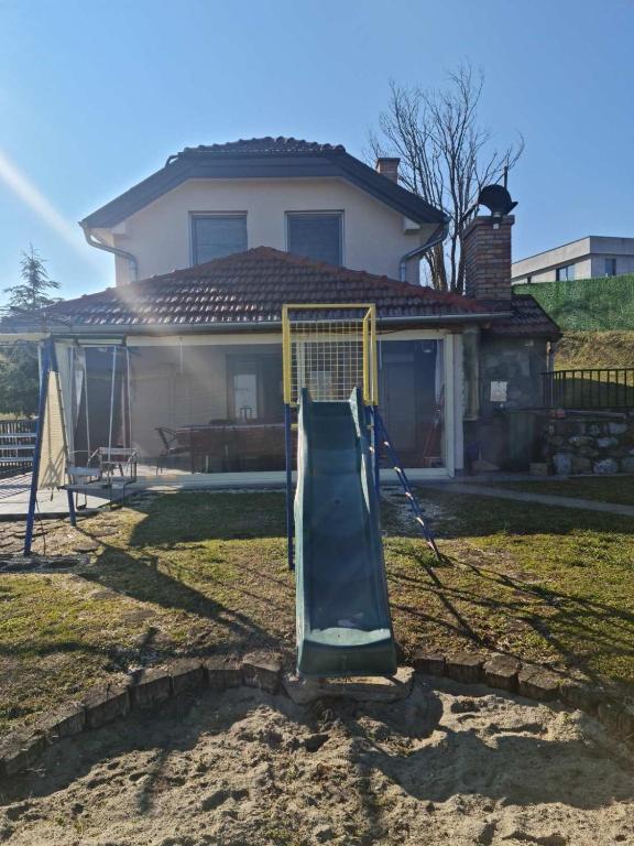 Herní místnost nebo prostor pro děti v ubytování Čerevićki Raj