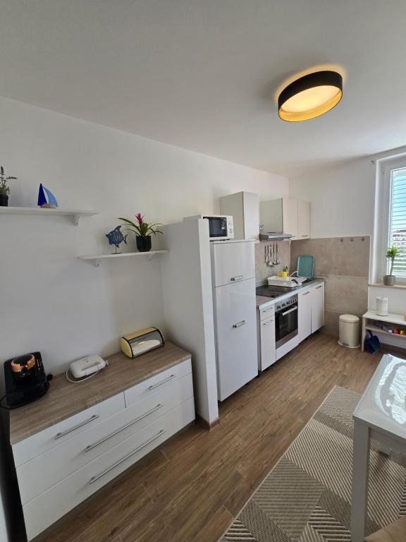 Kuchyňa alebo kuchynka v ubytovaní Ivana central apartment