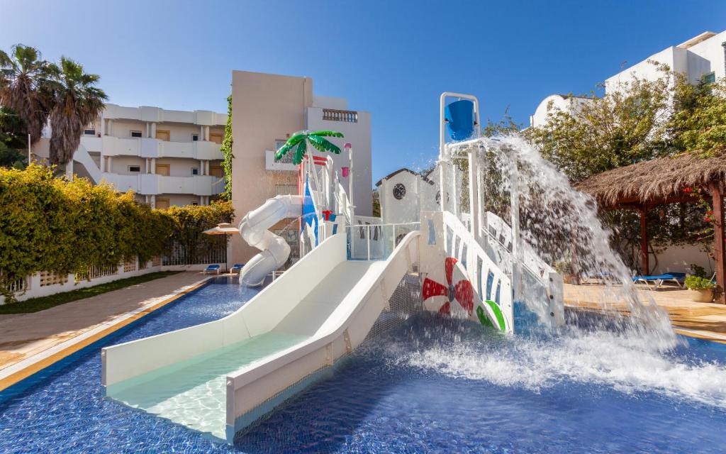 Bazén v ubytování Le Corail Appart'Hotel Yasmine Hammamet nebo v jeho okolí