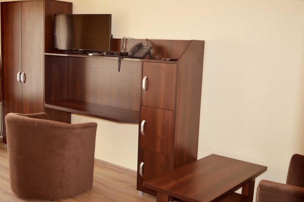TV a/nebo společenská místnost v ubytování Sting Hotel & Event Palace