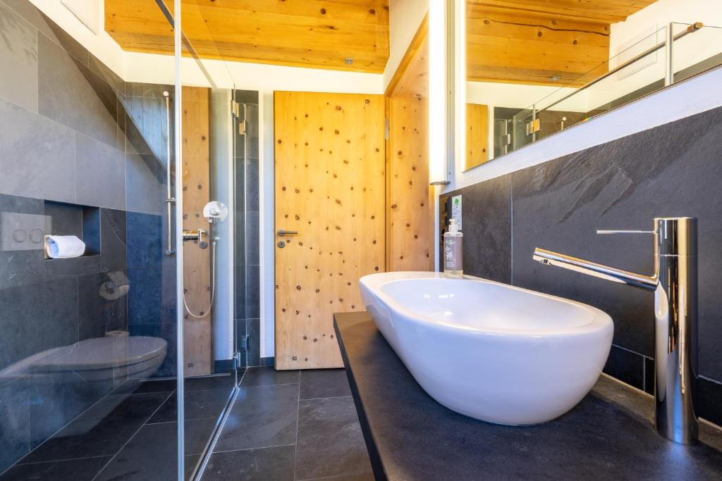 Koupelna v ubytování Schorta's Alvetern - Boutique Hotel & Restaurant