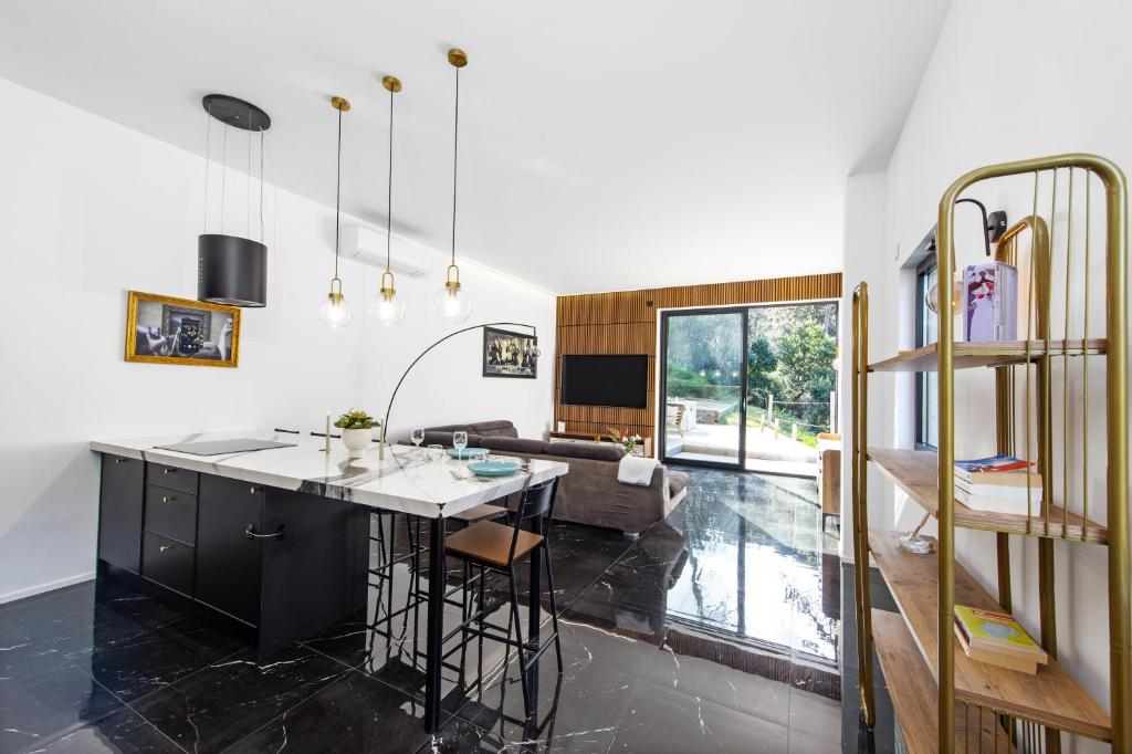 Nhà bếp/bếp nhỏ tại MAURA - Maison Mentonnaise - Parking - Terrasse