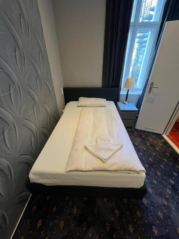 Postel nebo postele na pokoji v ubytování Hotel Gasteiner Hof