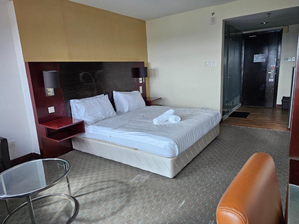 Postel nebo postele na pokoji v ubytování Kota Kinabalu City Ensuite at SCSP Ming Garden