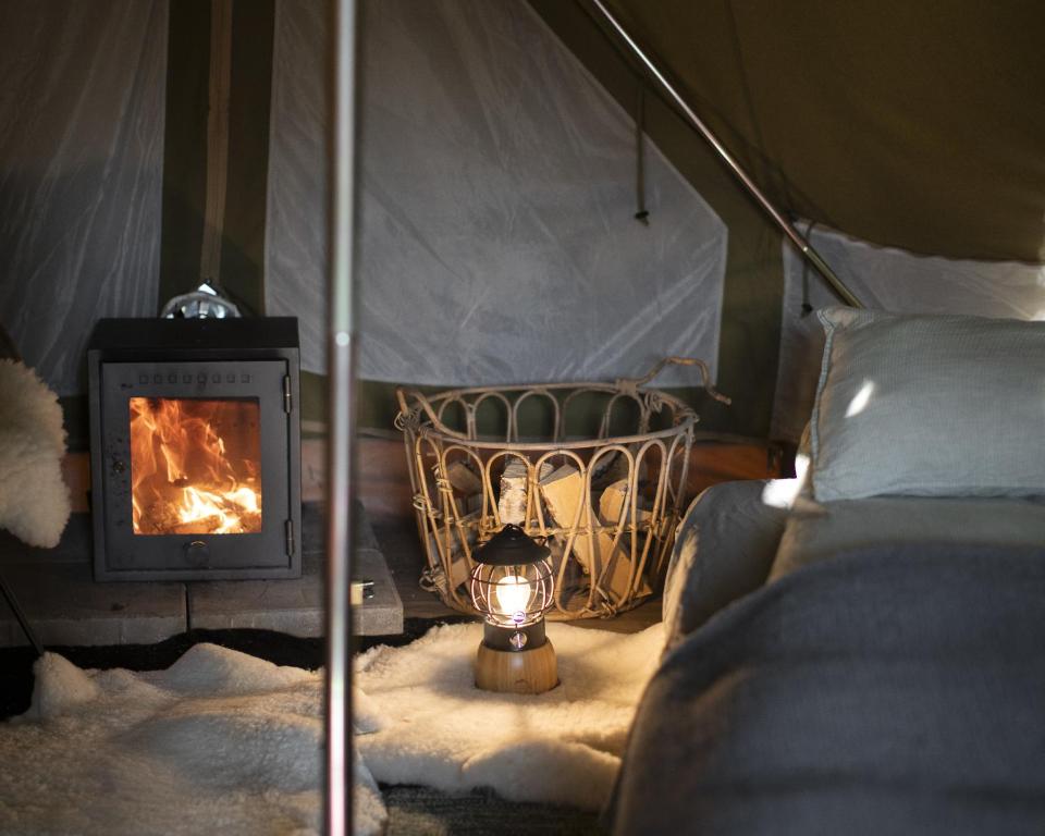 Posezení v ubytování Glamping Höga Kusten