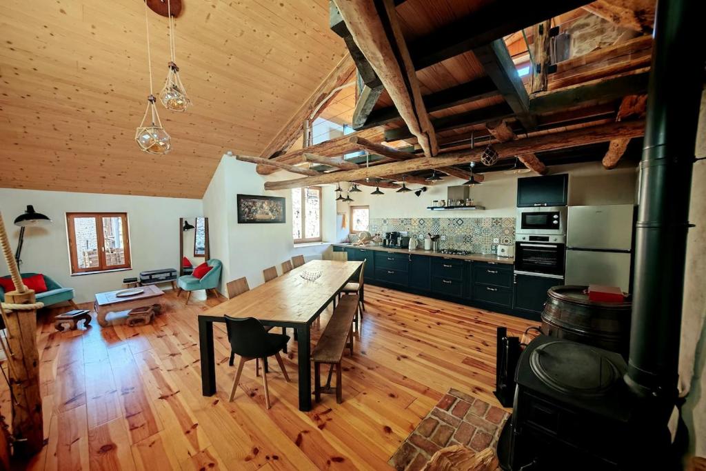 Kuchyň nebo kuchyňský kout v ubytování Maison de village de caractère, 10 pers