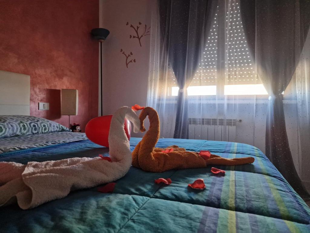 A bed or beds in a room at Appartamento Divino Tramonto