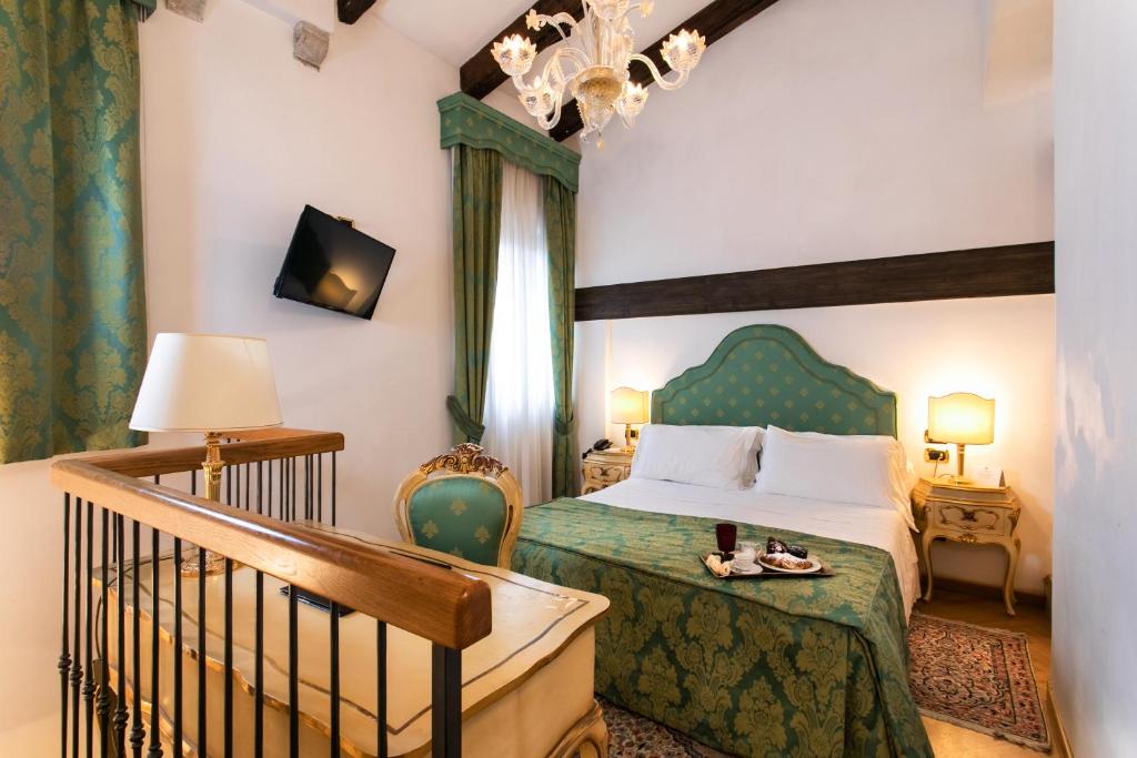 A bed or beds in a room at Ca' Vendramin Zago