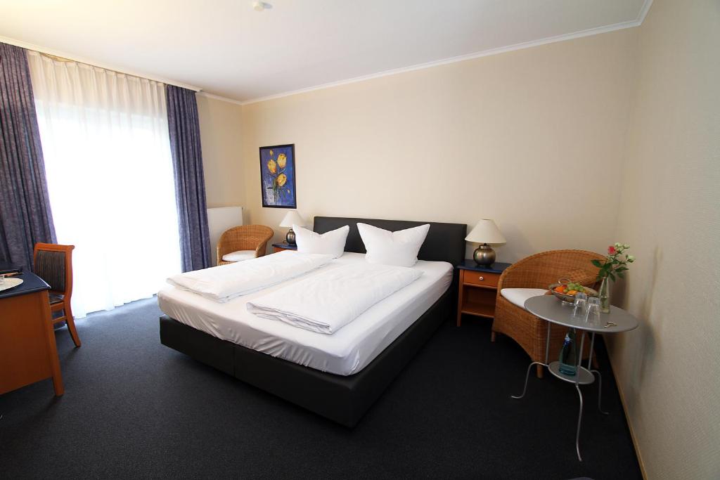 Postel nebo postele na pokoji v ubytování Hotel Lindemann