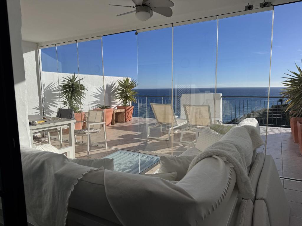 a living room with a couch and a view of the ocean at Apartamento Calaceite in Torrox Costa