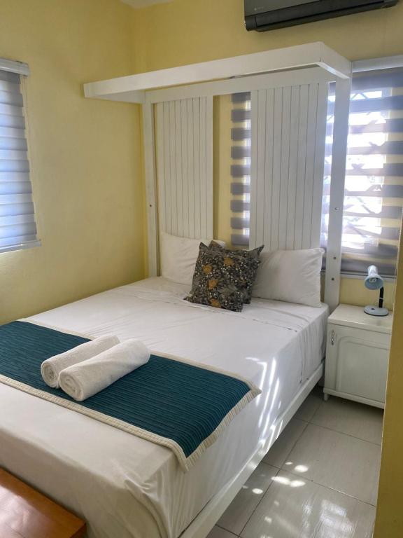 Postel nebo postele na pokoji v ubytování Apartamentos Melya cerca de la Playa Caleta
