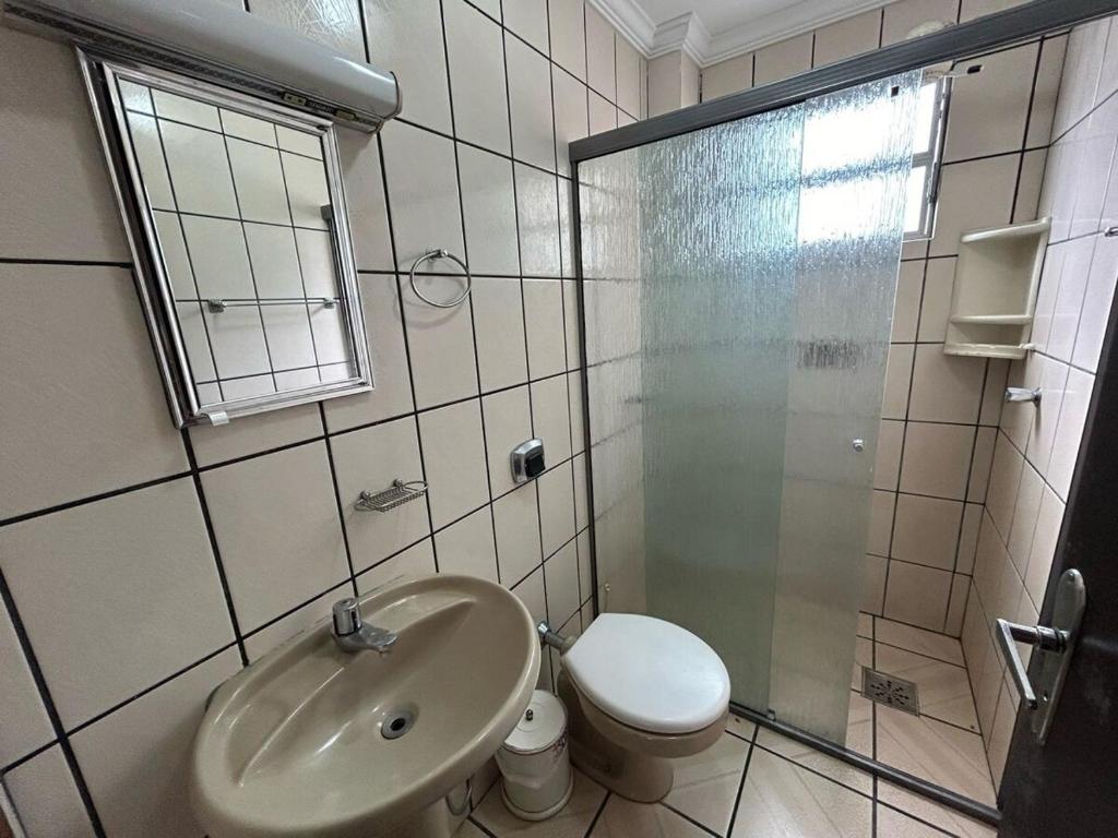 Phòng tắm tại Cobertura quadra MAR em Meia Praia - 100m do mar