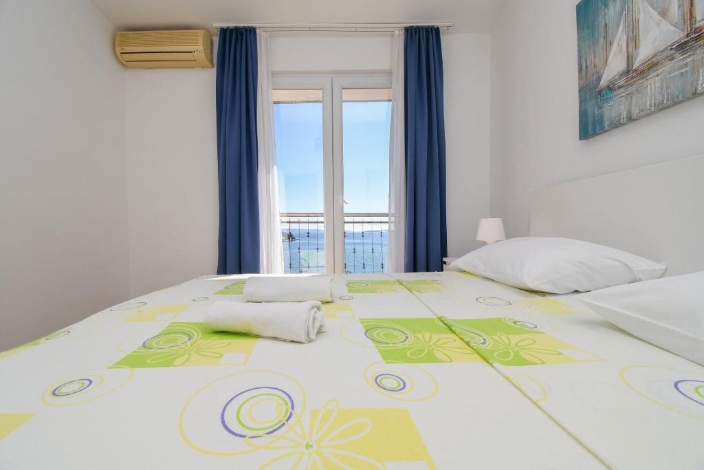 Posteľ alebo postele v izbe v ubytovaní Apartments Rose