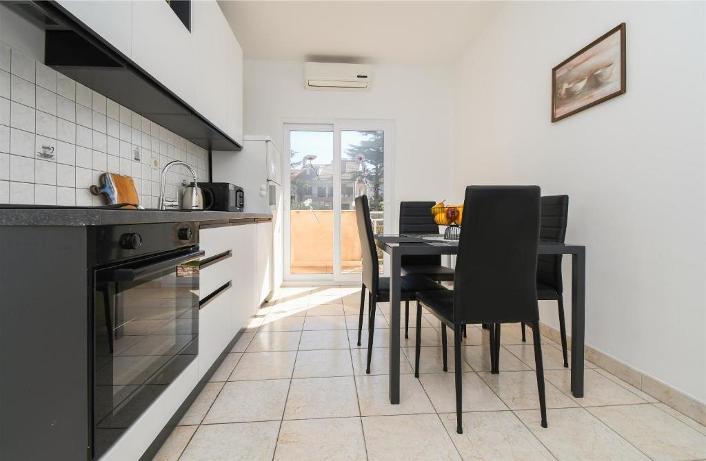Kuchyňa alebo kuchynka v ubytovaní Apartment Biserka