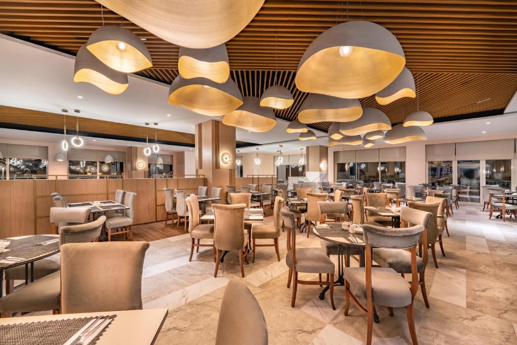 Restaurace v ubytování Trendy Aspendos Beach Hotel