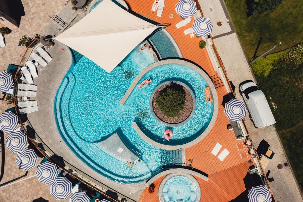 Bazén v ubytování Avalon Resort & SPA nebo v jeho okolí