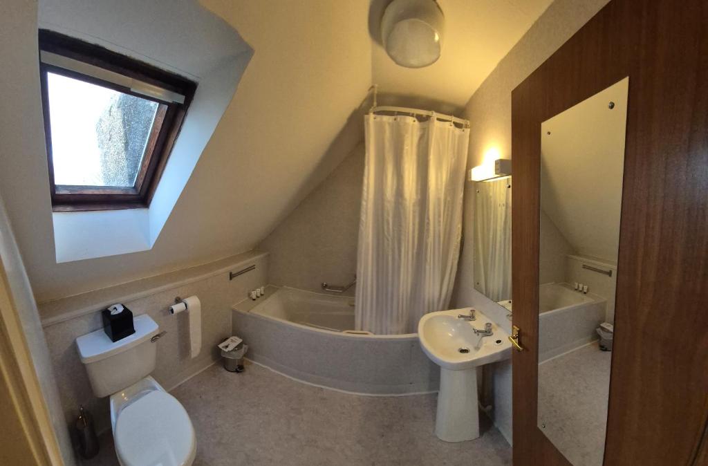 Koupelna v ubytování Doune Braes Hotel