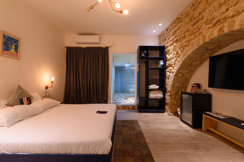 Postel nebo postele na pokoji v ubytování Tel-Aviv LALA Boutique Hotel