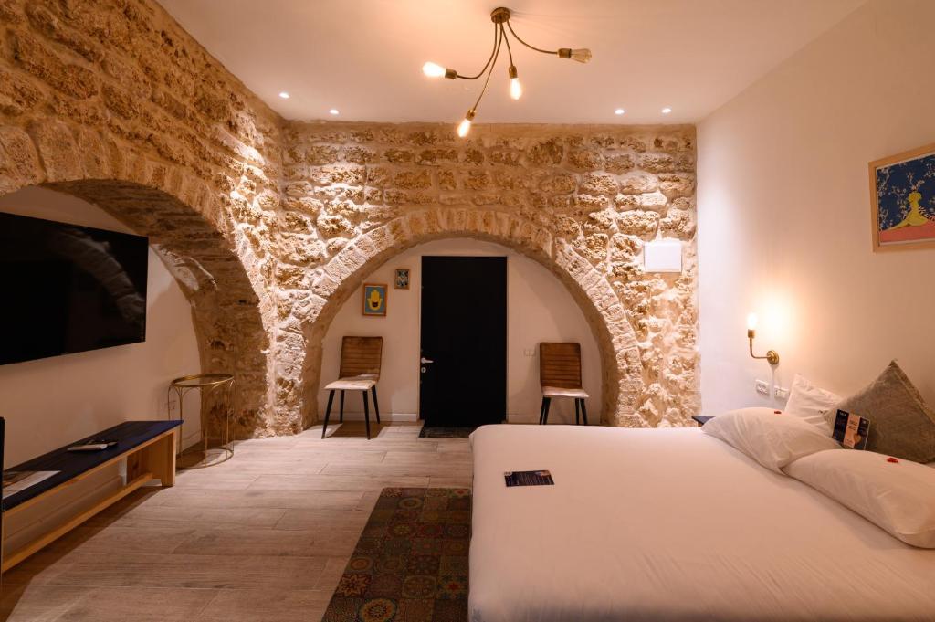 Postel nebo postele na pokoji v ubytování Tel-Aviv LALA Boutique Hotel