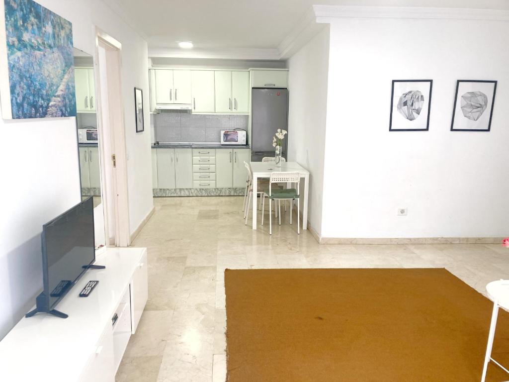 Kuchyň nebo kuchyňský kout v ubytování Sagasta Beach Apartment I by Canary365