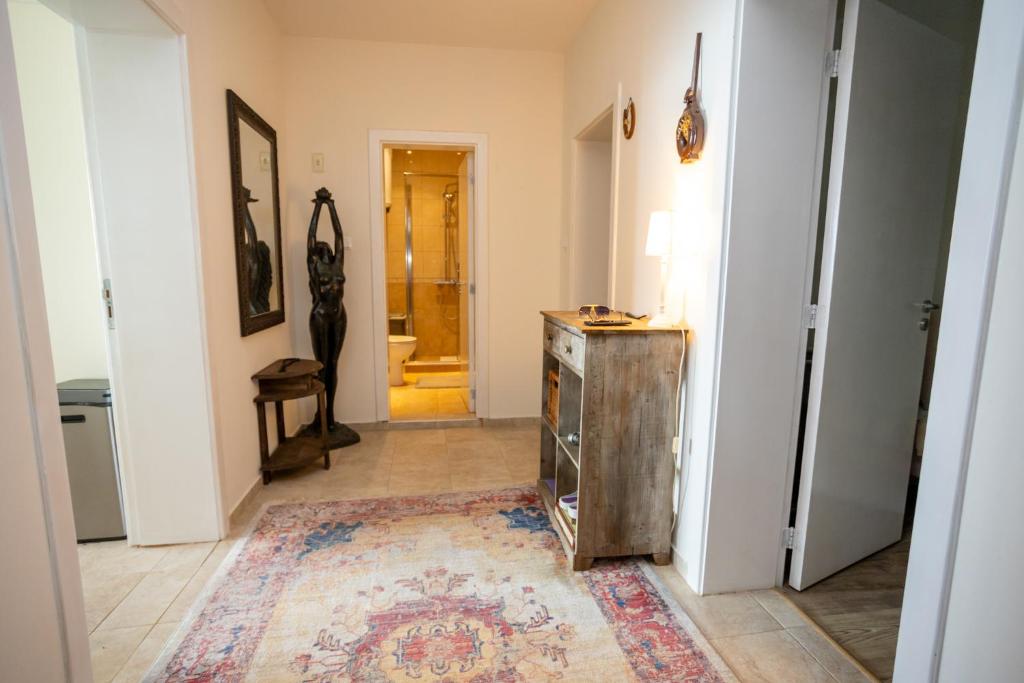 a hallway with a room with a dresser and a bathroom at Complex Saint-George spacious apartment 2 bedrooms 2 bathrooms, great seaview in Kavarna