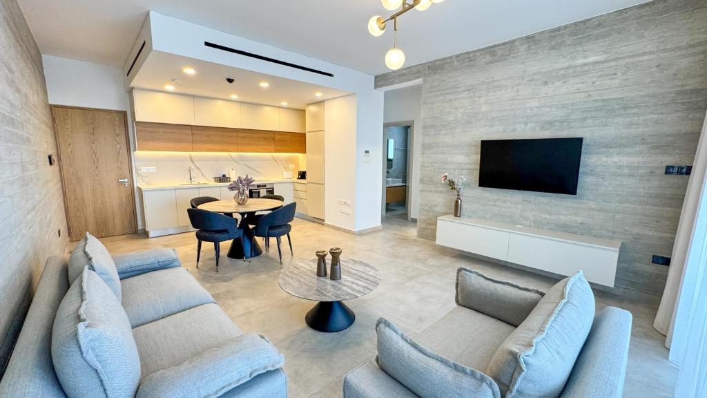 Malberry Park 304 - Modern 2 Bedroom Apartment with Pool, Gym, Jaccuzi