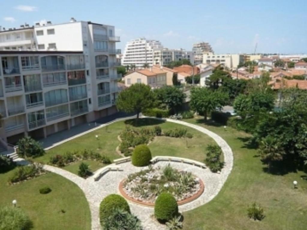 Vonkajšia záhrada v ubytovaní logement vue sur mer