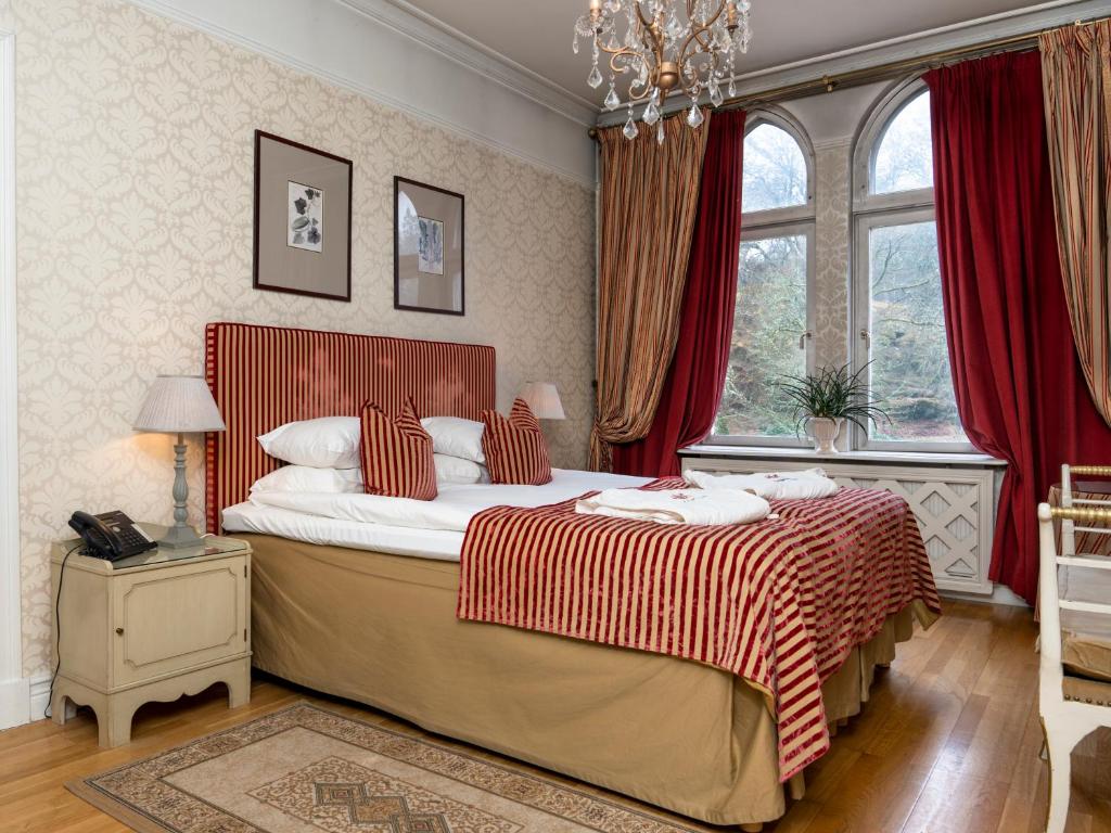 Postel nebo postele na pokoji v ubytování Thorskogs Slott