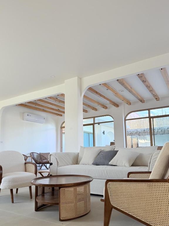 Istumisnurk majutusasutuses บ้านเพื่อนหัวหิน BAAN PUEAN Pool Villa