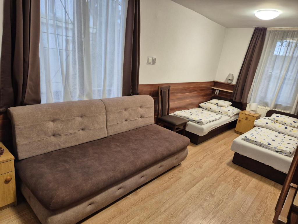 Łóżko lub łóżka w pokoju w obiekcie Crystal Sóstó Apartman