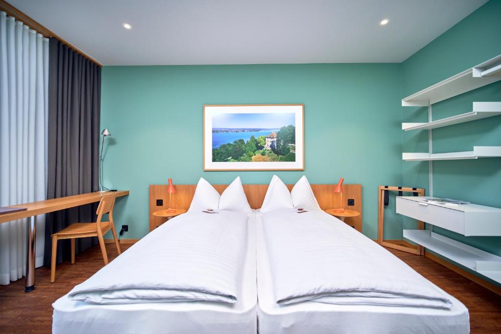 Postel nebo postele na pokoji v ubytování Hotel Arenenberg
