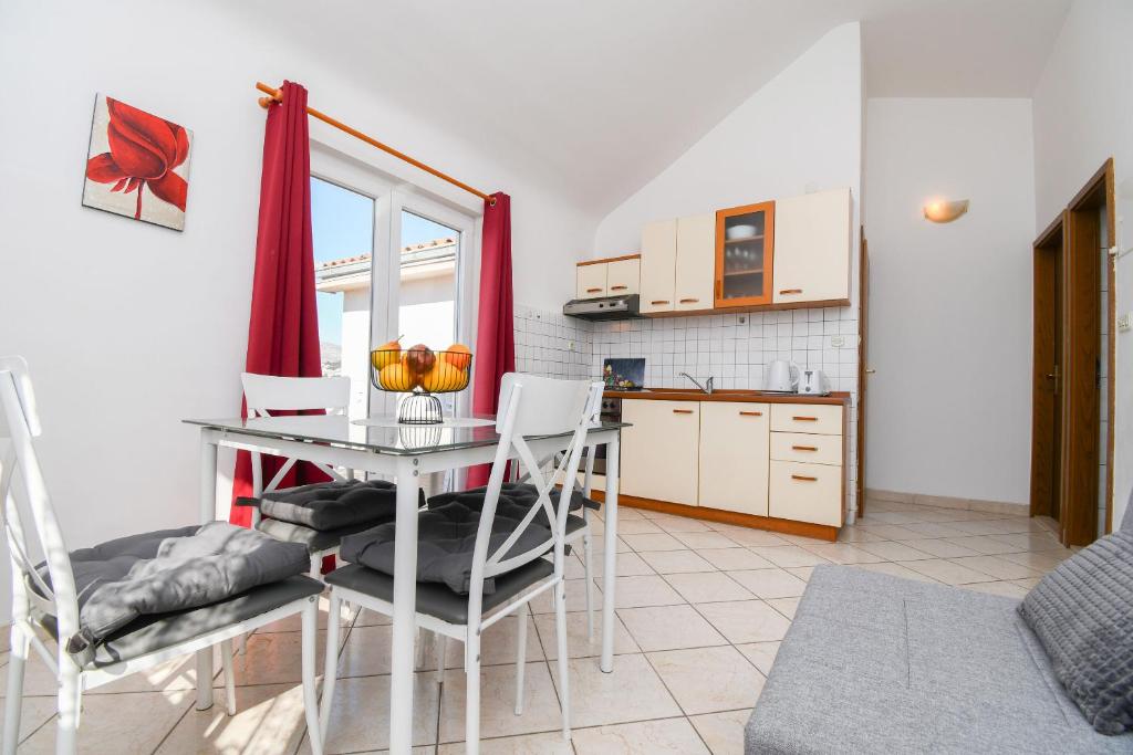 Kuchyňa alebo kuchynka v ubytovaní Apartment Biserka