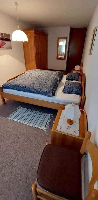Postel nebo postele na pokoji v ubytování Disentiserhof Mila