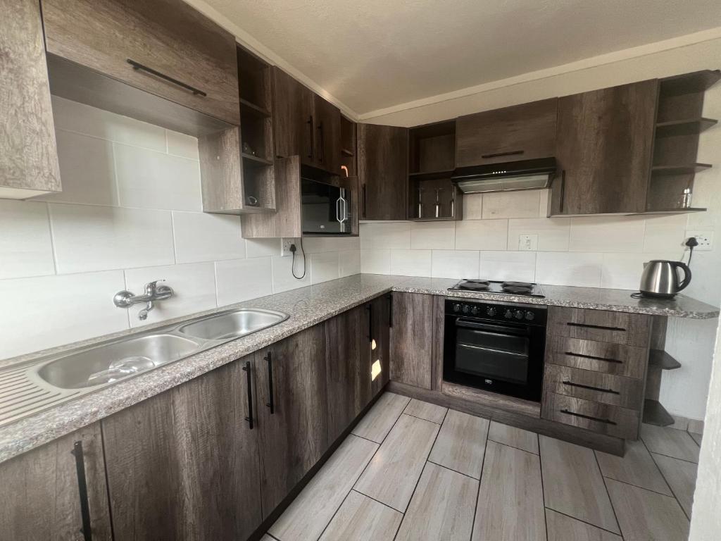 Dapur atau dapur kecil di 50 at Terrace