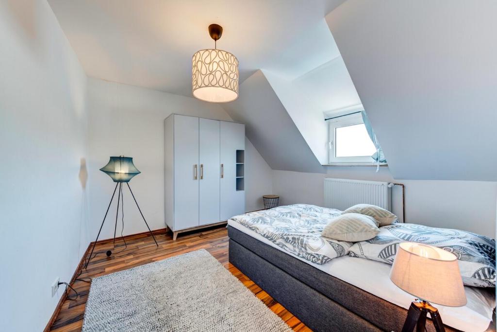 Postel nebo postele na pokoji v ubytování Schöne Ferienwohnung in Andernach