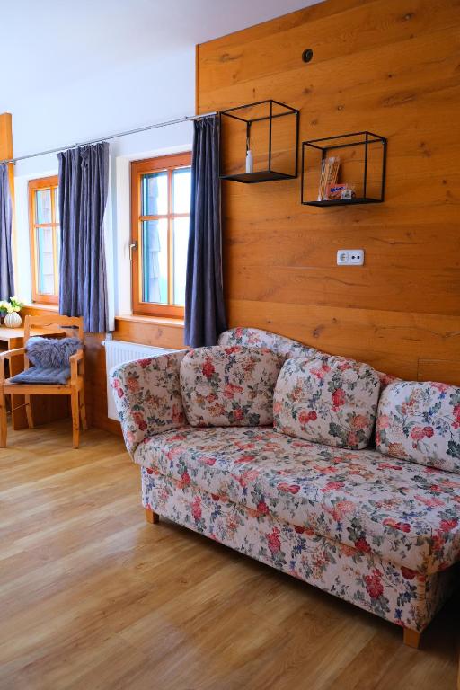 Posezení v ubytování Gmundnerberghaus - ROOMS