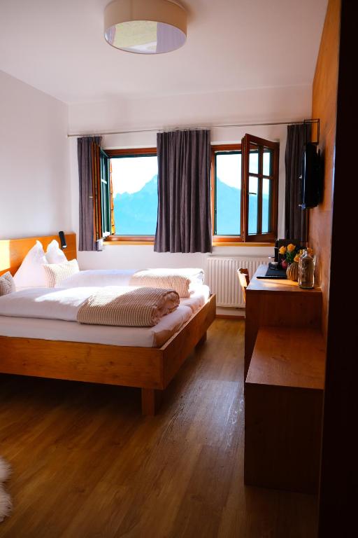 Postel nebo postele na pokoji v ubytování Gmundnerberghaus - ROOMS