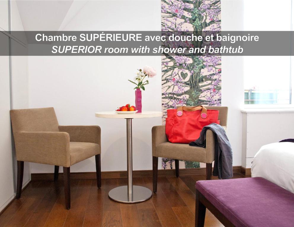 Posezení v ubytování HÔTEL LA FERME DE BOURRAN RODEZ - parking privé gratuit