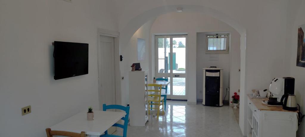 A television and/or entertainment centre at Il Cortile