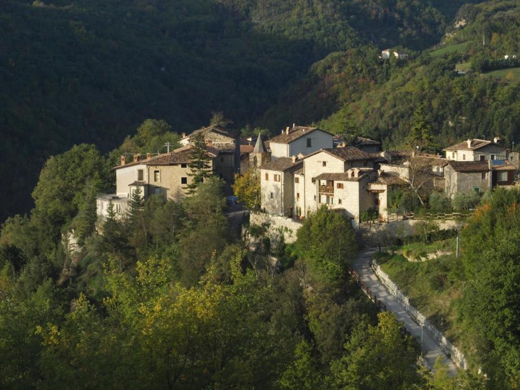 a village on the side of a mountain at Arcera AGRITURISMO in Piana di Forcella