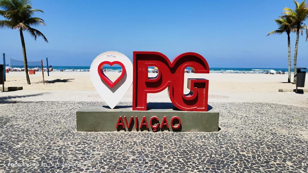 a sign on a beach with a heart and the word open at Apto aviação 211 in Samaritá