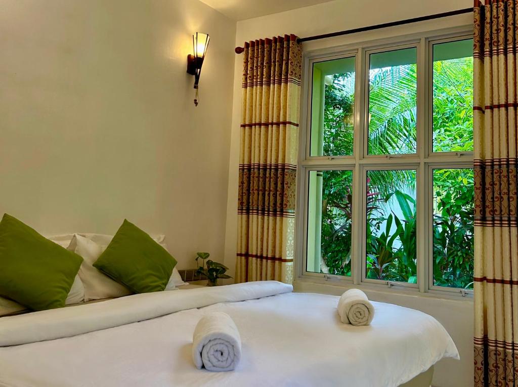 Postel nebo postele na pokoji v ubytování Dhangethi Retreat