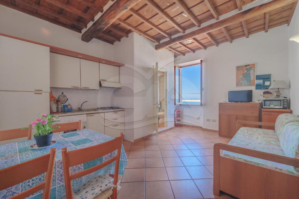 Kuchyň nebo kuchyňský kout v ubytování Casa Vittoria sul Lungomare - Goelba