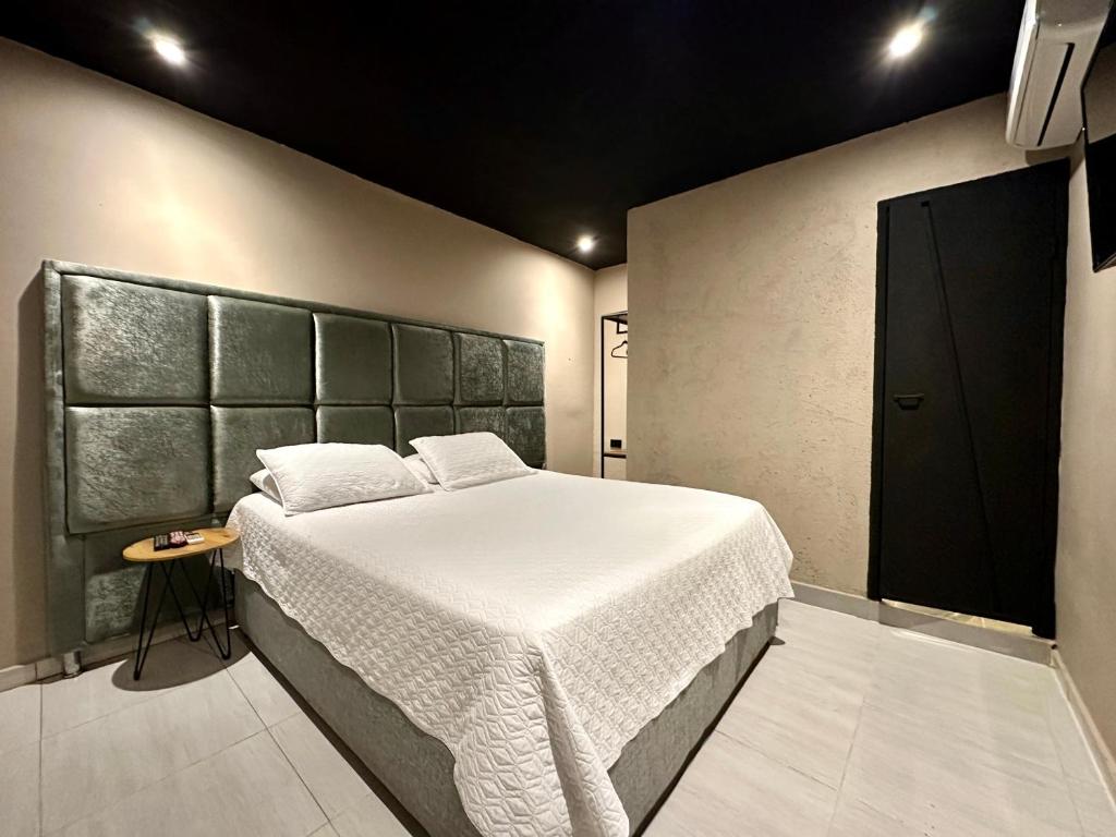 Postel nebo postele na pokoji v ubytování Hotel Londres