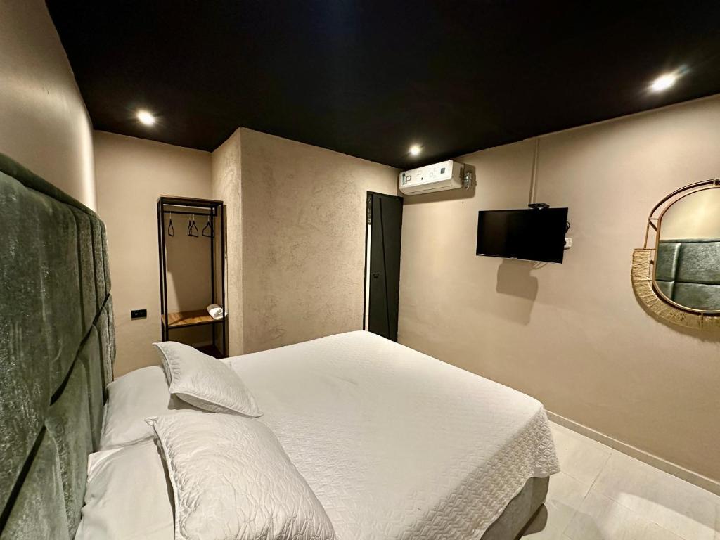 Postel nebo postele na pokoji v ubytování Hotel Londres