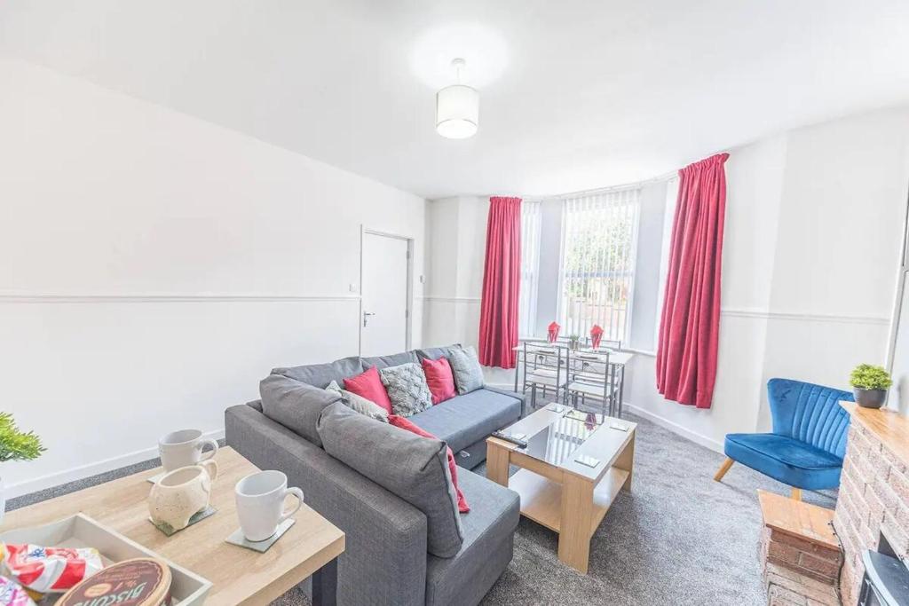 Posezení v ubytování Cozy & Modern 2-Bedroom Accommodation in Barrow-in-Furness