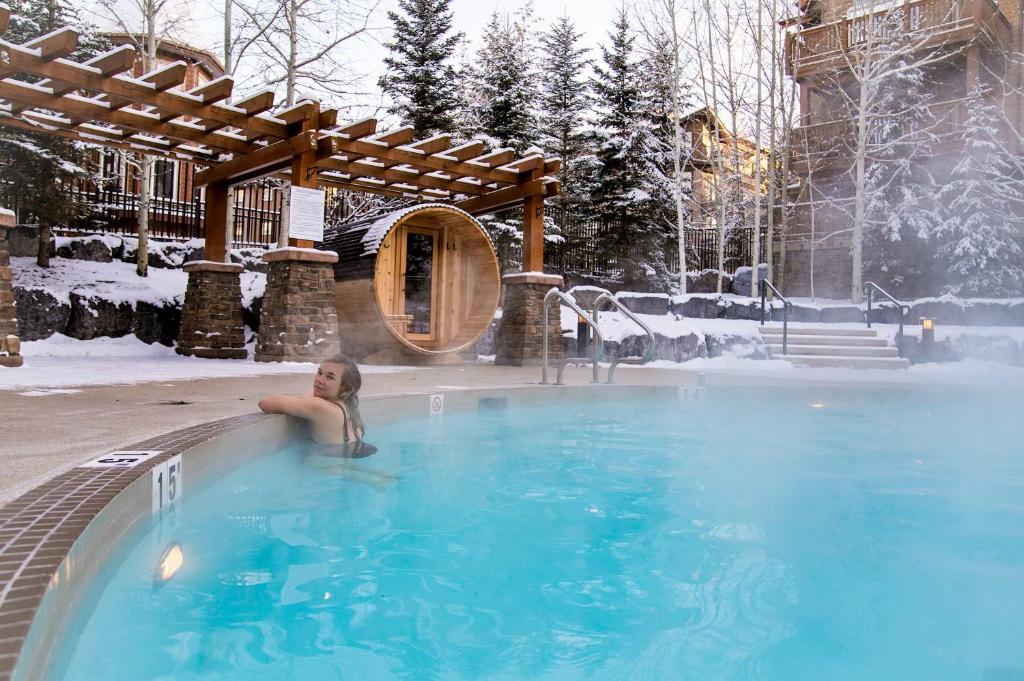 Piscina di The Raven Suite at Stoneridge Mountain Resort o nelle vicinanze