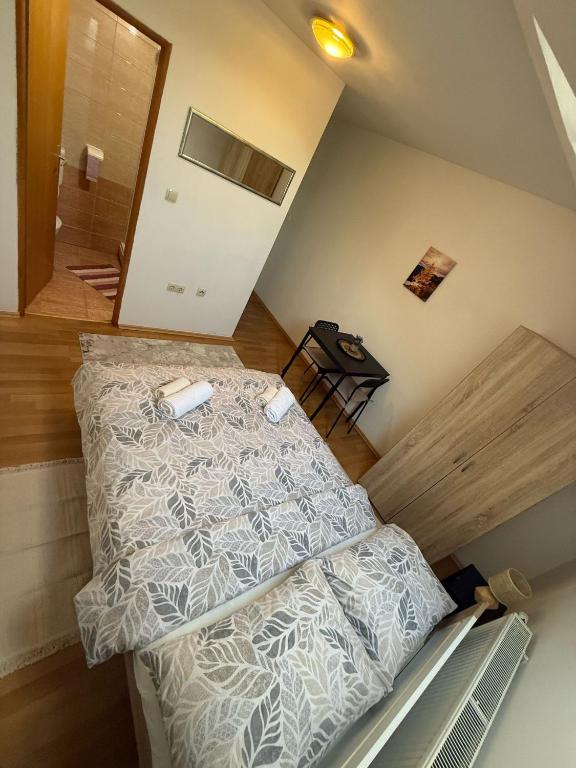En eller flere senger på et rom på Sobe Ježdovec