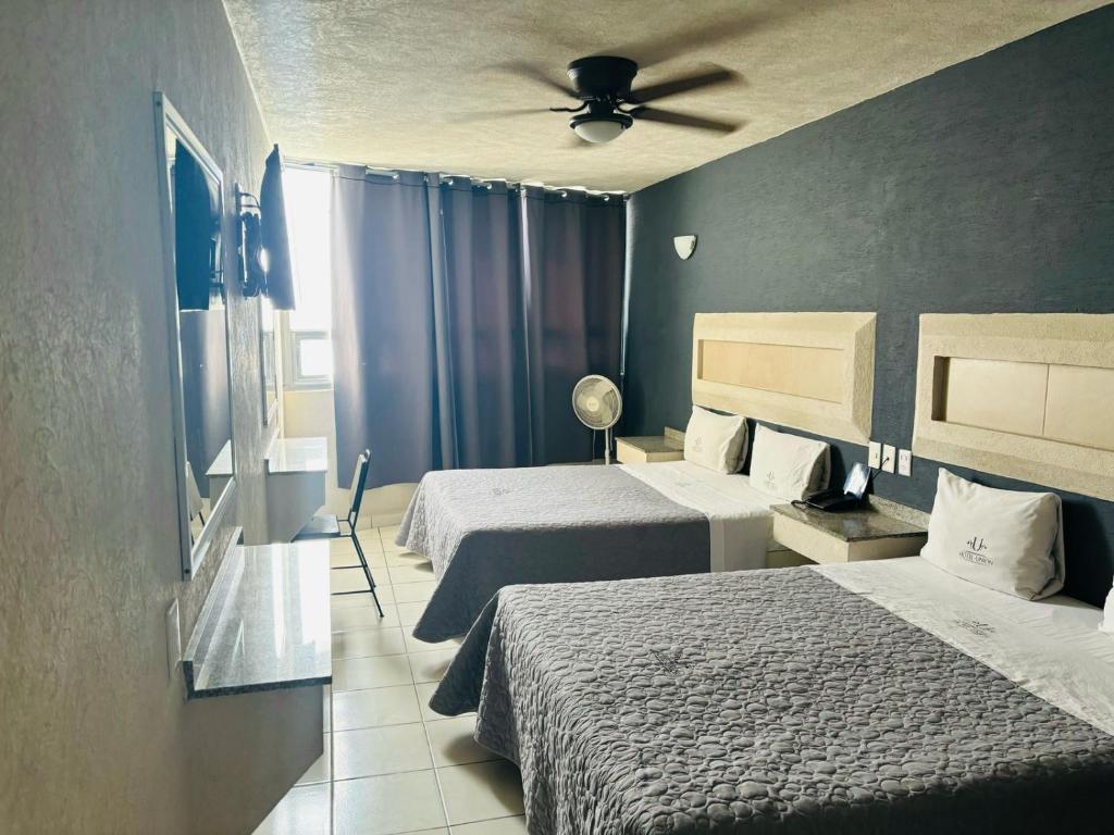 Postel nebo postele na pokoji v ubytování Hotel Union Guadalajara
