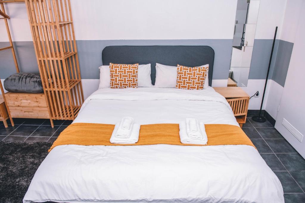 Modern Lux City Center Studio - Resim 30